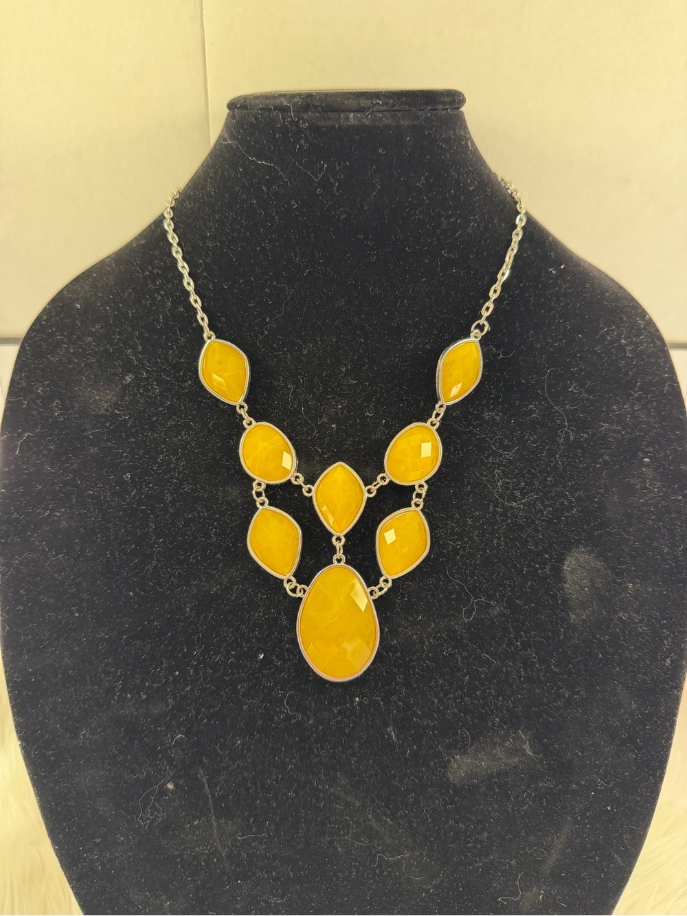 🩷5/$10🩷 Paparazzi Yellow Statement Teardrop Necklace - Women Jewelry - Picture 2 of 8